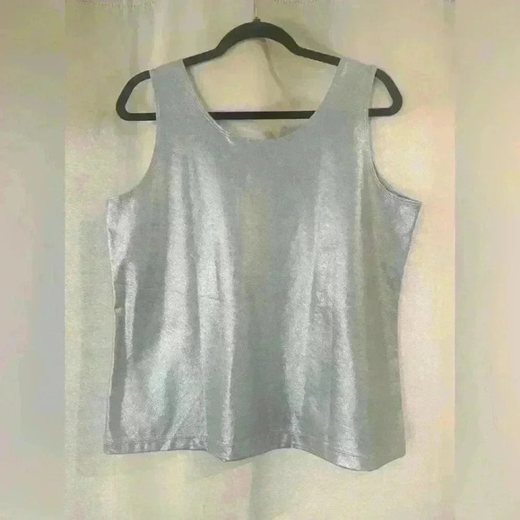 Women’s Silver Chico’s Sleeveless Blouse - Picture 2 of 6